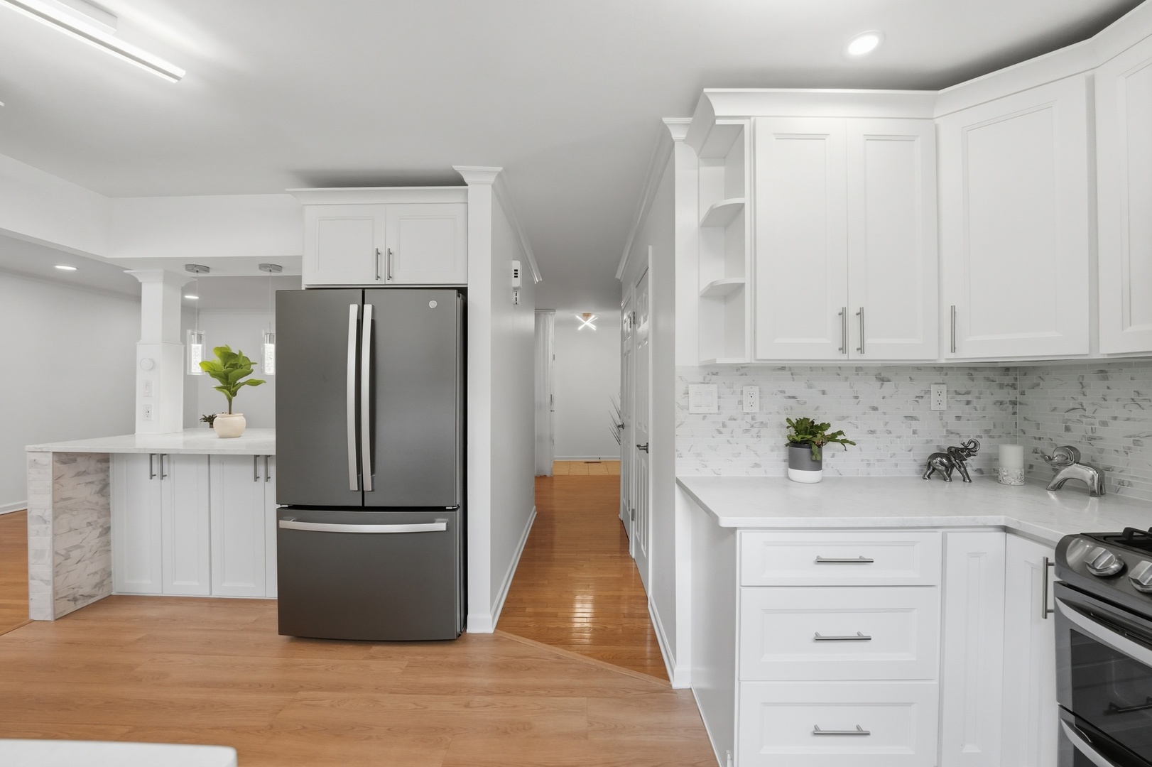 Properties 2 710 Bayside Court