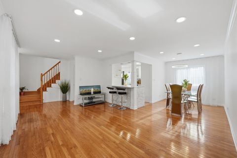 Tiny photo for 710 Bayside Court, Wheeling, IL 60090 (MLS # 12641098)