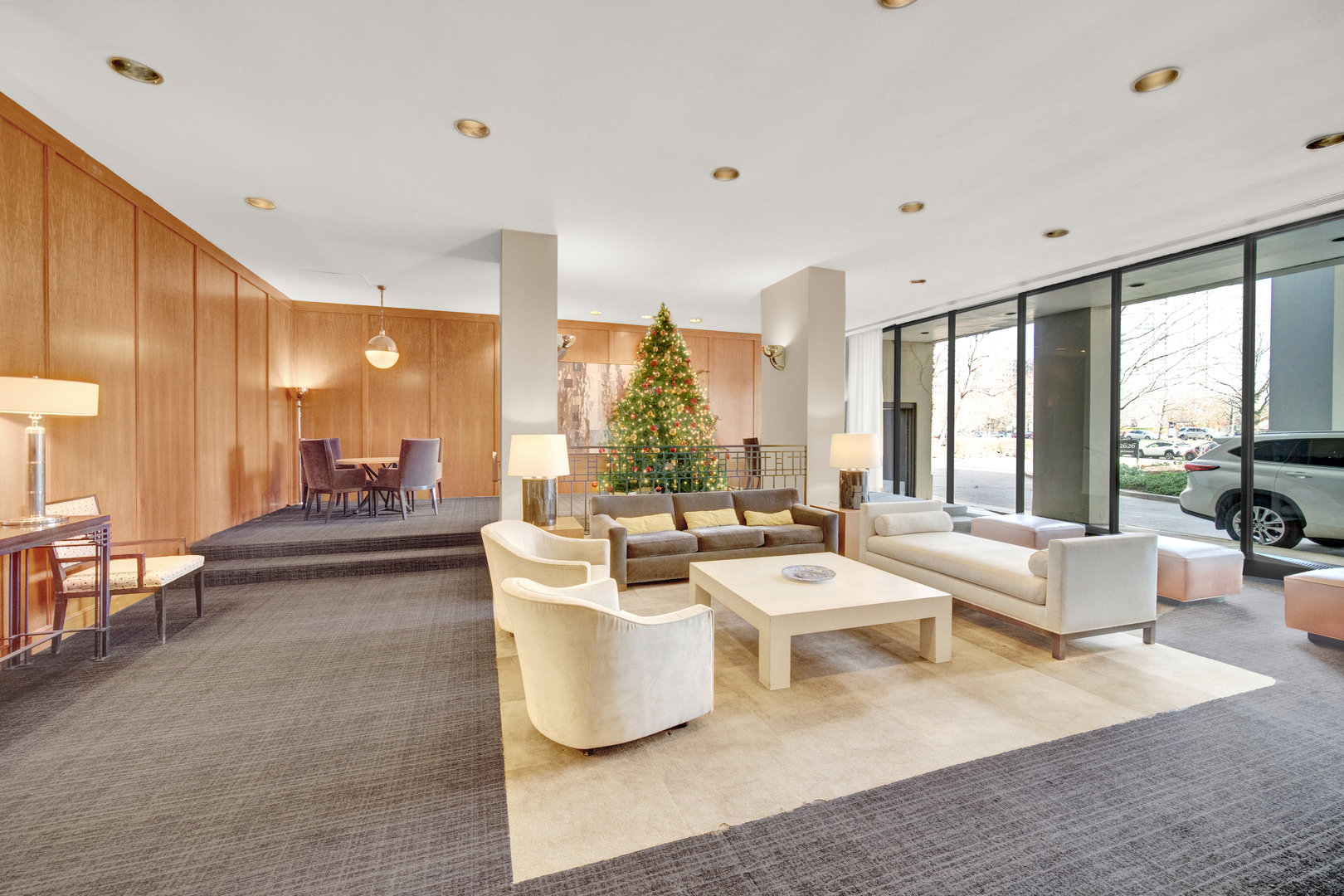 2626 N Lakeview Avenue 2703