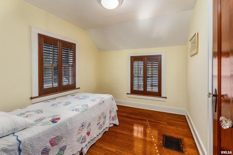 Tiny photo for 711 W ELM Street, Carbondale, IL 62901 (MLS # EB460263)