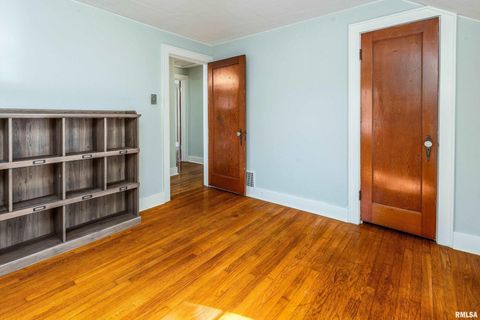 Tiny photo for 711 W ELM Street, Carbondale, IL 62901 (MLS # EB460263)