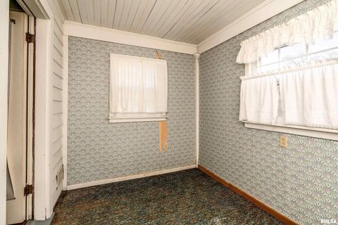 Tiny photo for 711 W ELM Street, Carbondale, IL 62901 (MLS # EB460263)