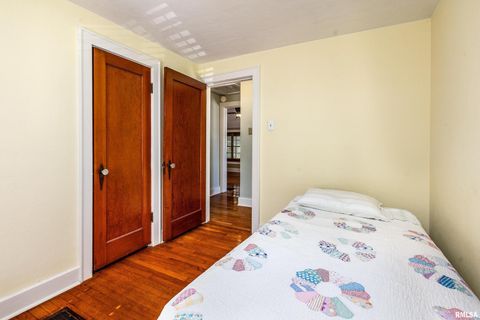 Tiny photo for 711 W ELM Street, Carbondale, IL 62901 (MLS # EB460263)