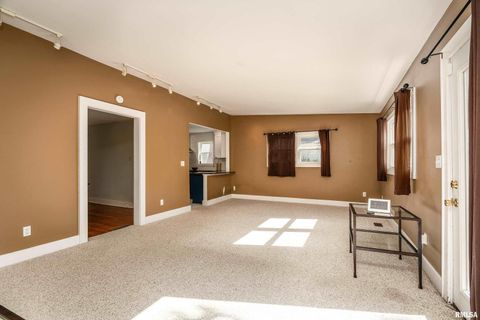 Tiny photo for 711 W ELM Street, Carbondale, IL 62901 (MLS # EB460263)