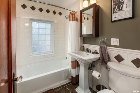 Tiny photo for 711 W ELM Street, Carbondale, IL 62901 (MLS # EB460263)