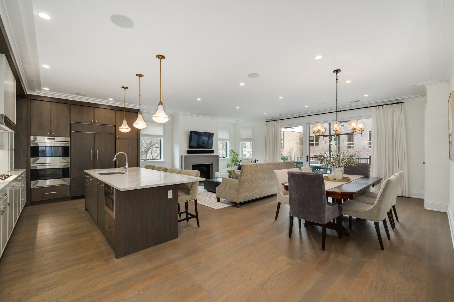 454 W Barry Avenue 3