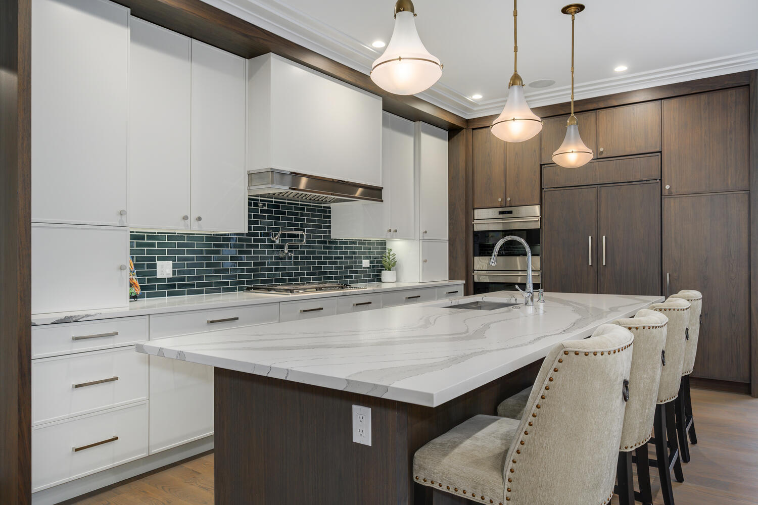 454 W Barry Avenue 3