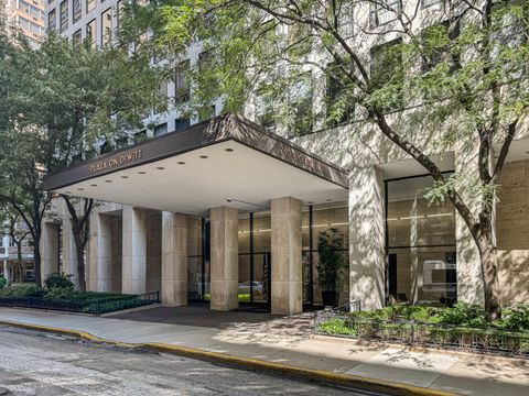 Photo of 260 E Chestnut Street #2501, Chicago, IL 60611 (MLS # 12473862)