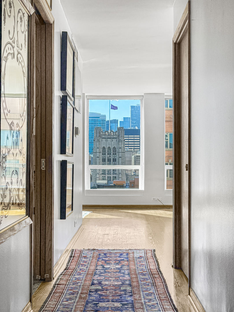 260 E Chestnut Street 2501