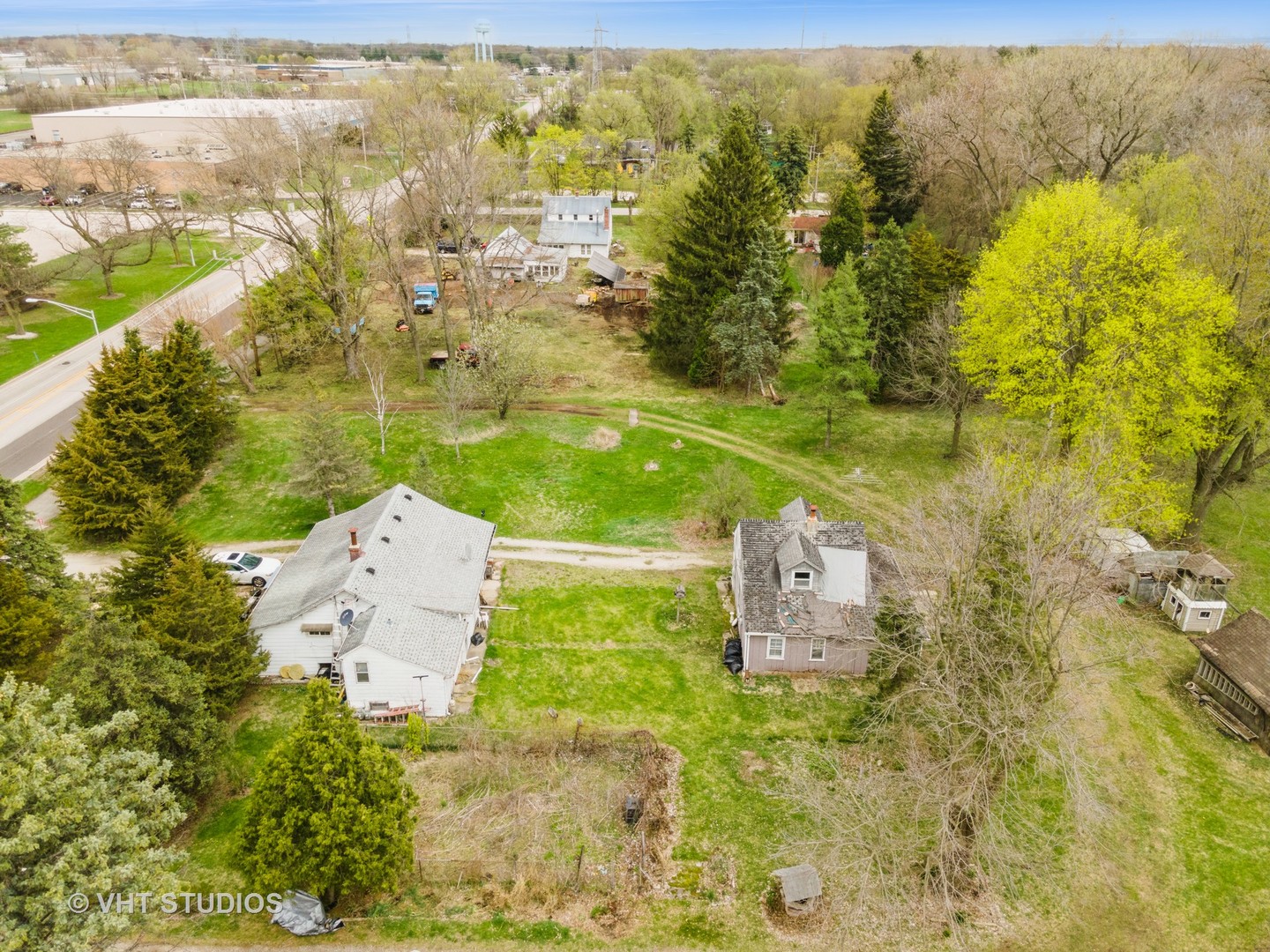 31W175 Hawthorne Lane