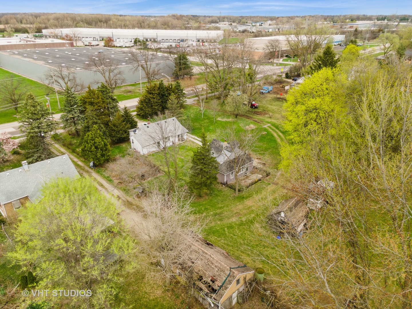 31W175 Hawthorne Lane