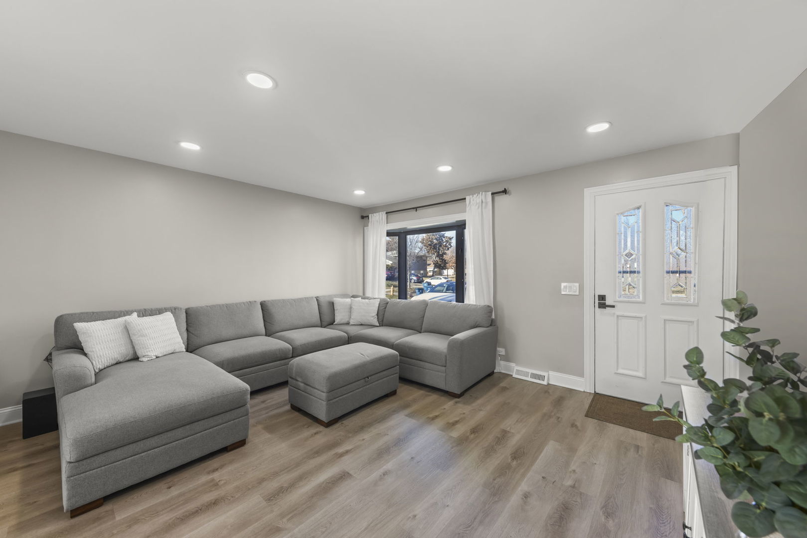 665 W Lake Manor Drive