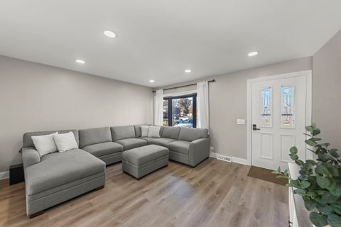 Tiny photo for 665 W Lake Manor Drive, Addison, IL 60101 (MLS # 12540517)