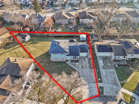 Tiny photo for 665 W Lake Manor Drive, Addison, IL 60101 (MLS # 12540517)