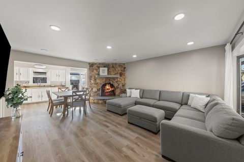 Tiny photo for 665 W Lake Manor Drive, Addison, IL 60101 (MLS # 12540517)