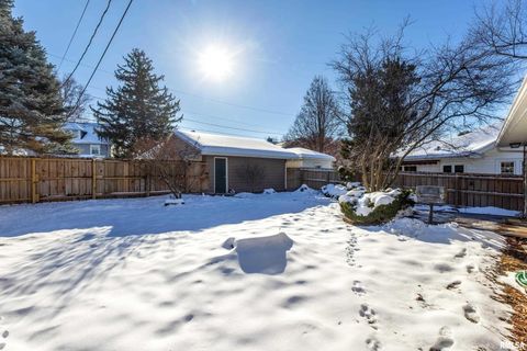 Tiny photo for 71 CRESTWOOD Terrace, Davenport, IA 52803 (MLS # 100000301)