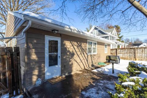 Tiny photo for 71 CRESTWOOD Terrace, Davenport, IA 52803 (MLS # 100000301)