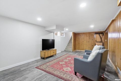 Tiny photo for 71 CRESTWOOD Terrace, Davenport, IA 52803 (MLS # 100000301)