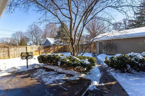 Tiny photo for 71 CRESTWOOD Terrace, Davenport, IA 52803 (MLS # 100000301)