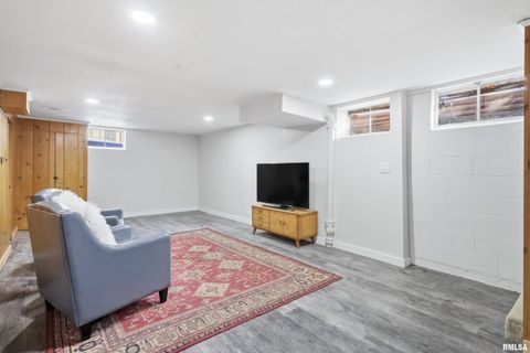 Tiny photo for 71 CRESTWOOD Terrace, Davenport, IA 52803 (MLS # 100000301)