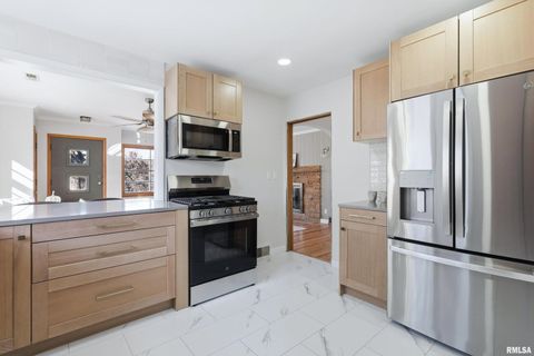 Tiny photo for 71 CRESTWOOD Terrace, Davenport, IA 52803 (MLS # 100000301)