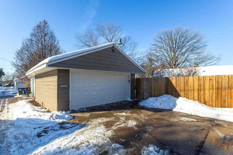 Tiny photo for 71 CRESTWOOD Terrace, Davenport, IA 52803 (MLS # 100000301)