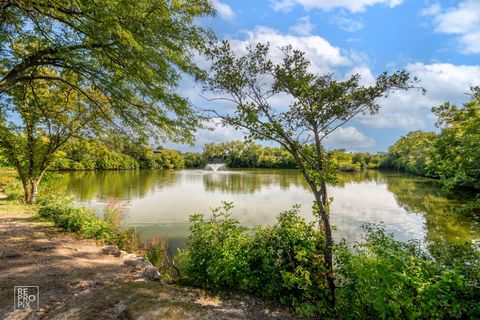 Tiny photo for 5801 Oakwood Drive #D, Lisle, IL 60532 (MLS # 12492212)