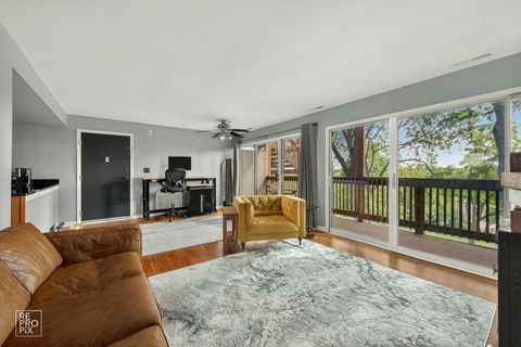 Tiny photo for 5801 Oakwood Drive #D, Lisle, IL 60532 (MLS # 12492212)