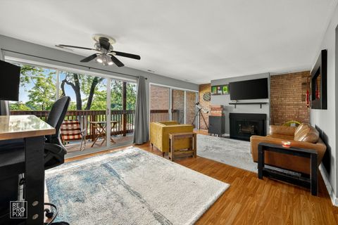 Tiny photo for 5801 Oakwood Drive #D, Lisle, IL 60532 (MLS # 12492212)