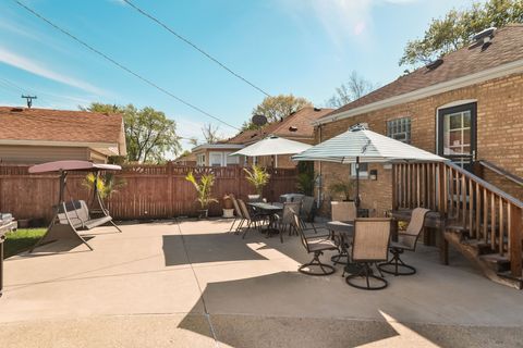 Tiny photo for 5121 N Nottingham Avenue, Chicago, IL 60656 (MLS # 12633847)