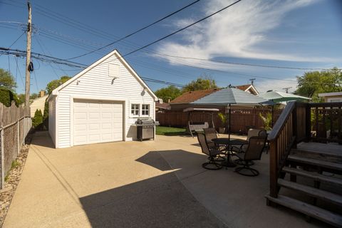 Tiny photo for 5121 N Nottingham Avenue, Chicago, IL 60656 (MLS # 12633847)