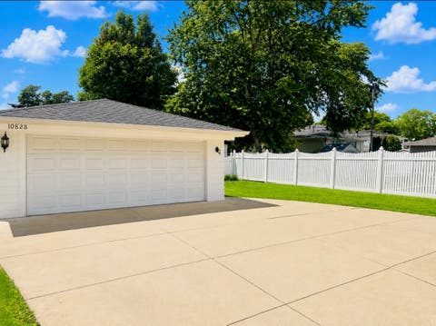 Tiny photo for 10828 S Kilbourn Avenue, Oak Lawn, IL 60453 (MLS # 12690097)