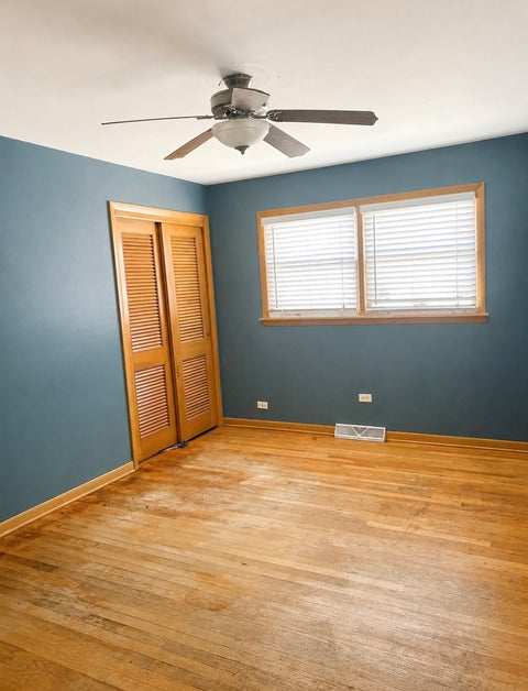 Tiny photo for 10828 S Kilbourn Avenue, Oak Lawn, IL 60453 (MLS # 12690097)