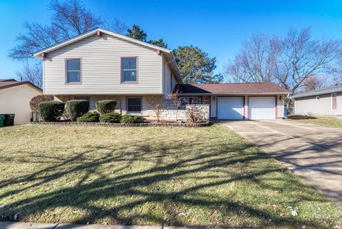 Photo of 182 Lockwood Lane, Bloomingdale, IL 60108 (MLS # 12572565)