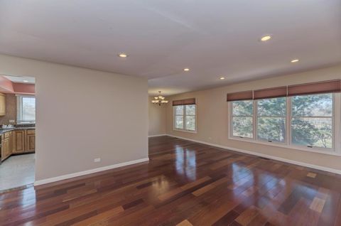 Tiny photo for 182 Lockwood Lane, Bloomingdale, IL 60108 (MLS # 12572565)