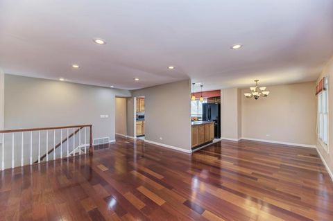 Tiny photo for 182 Lockwood Lane, Bloomingdale, IL 60108 (MLS # 12572565)