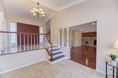 Tiny photo for 182 Lockwood Lane, Bloomingdale, IL 60108 (MLS # 12572565)