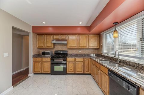 Tiny photo for 182 Lockwood Lane, Bloomingdale, IL 60108 (MLS # 12572565)