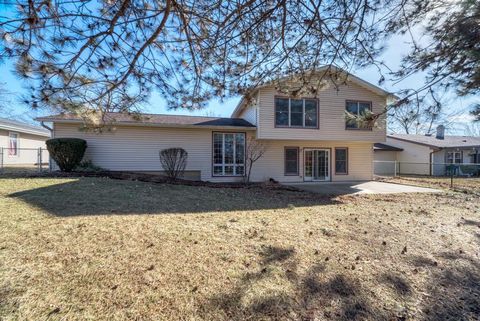 Tiny photo for 182 Lockwood Lane, Bloomingdale, IL 60108 (MLS # 12572565)