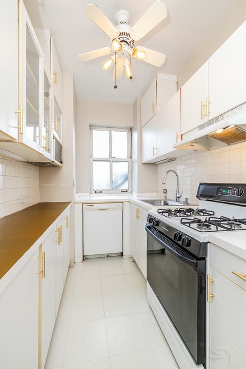 Tiny photo for 3520 N LAKE SHORE Drive #3K, Chicago, IL 60657 (MLS # 12714673)