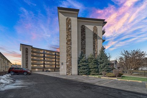 Photo of 4572 N Milwaukee Avenue #5H, Chicago, IL 60630 (MLS # 12566778)