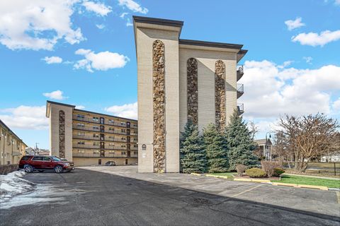 Tiny photo for 4572 N Milwaukee Avenue #5H, Chicago, IL 60630 (MLS # 12566778)