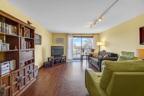 Tiny photo for 4572 N Milwaukee Avenue #5H, Chicago, IL 60630 (MLS # 12566778)