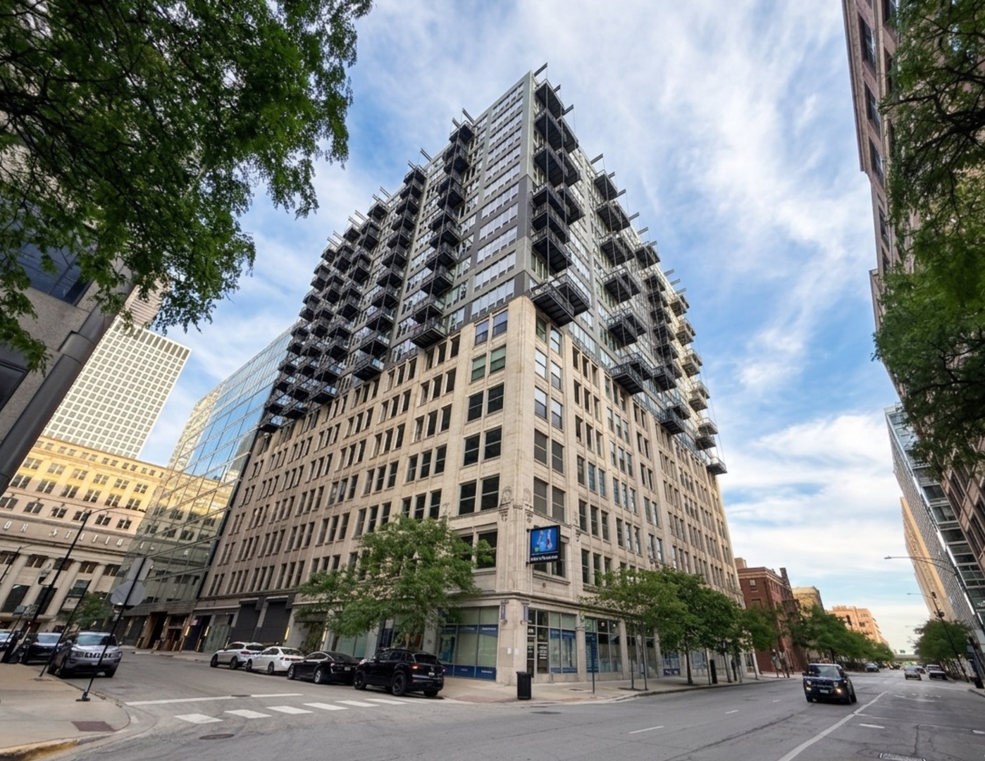 565 W Quincy Street 802