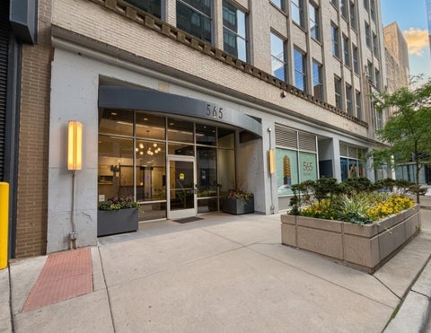 Photo of 565 W Quincy Street #802, Chicago, IL 60661 (MLS # 12665472)
