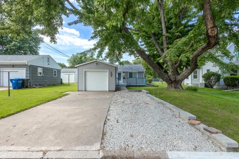 Tiny photo for 915 42nd Street, Moline, IL 61265 (MLS # 12740260)