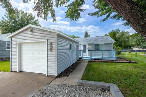 Photo of 915 42nd Street, Moline, IL 61265 (MLS # 12740260)