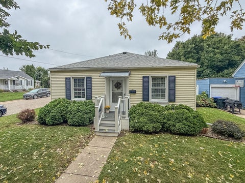 Photo of 609 S Florence Avenue, Bloomington, IL 61701 (MLS # 12757005)