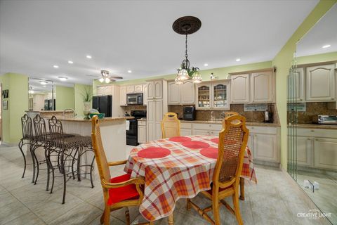 Tiny photo for 120 Lakeview Drive #513, Bloomingdale, IL 60108 (MLS # 12467208)