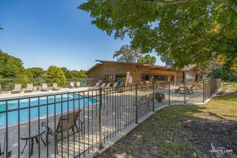 Tiny photo for 120 Lakeview Drive #513, Bloomingdale, IL 60108 (MLS # 12467208)